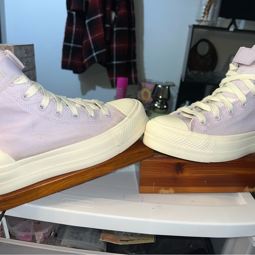 Converse High-Top Sneakers in Light Purple and Off-White like new - Picture 15 of 16